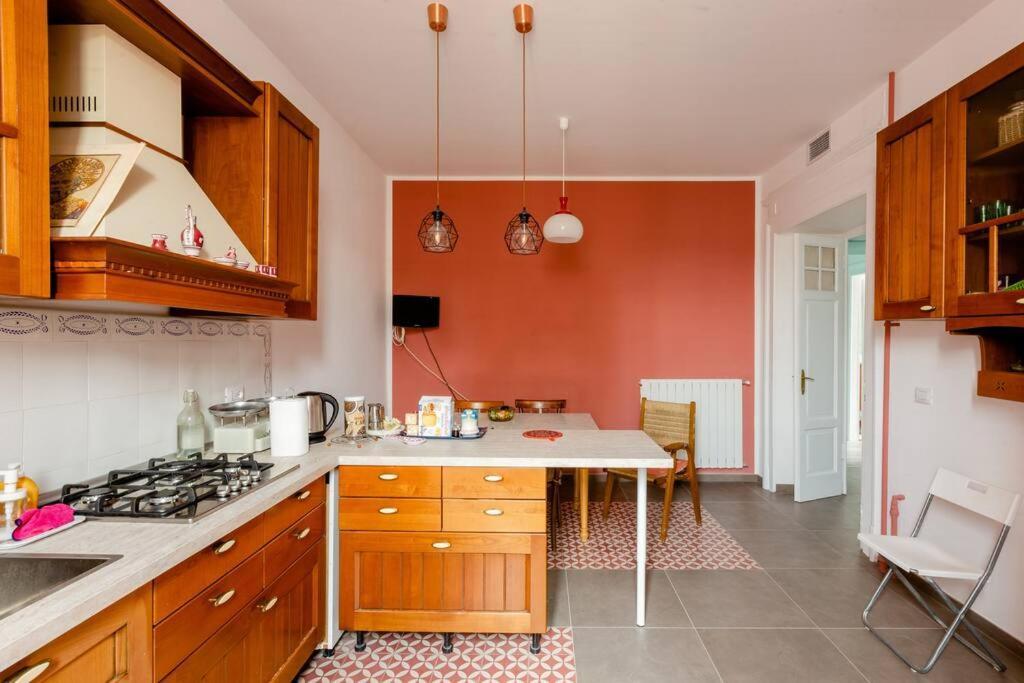 Casa Jole, Appartamento In Centro Бари Экстерьер фото