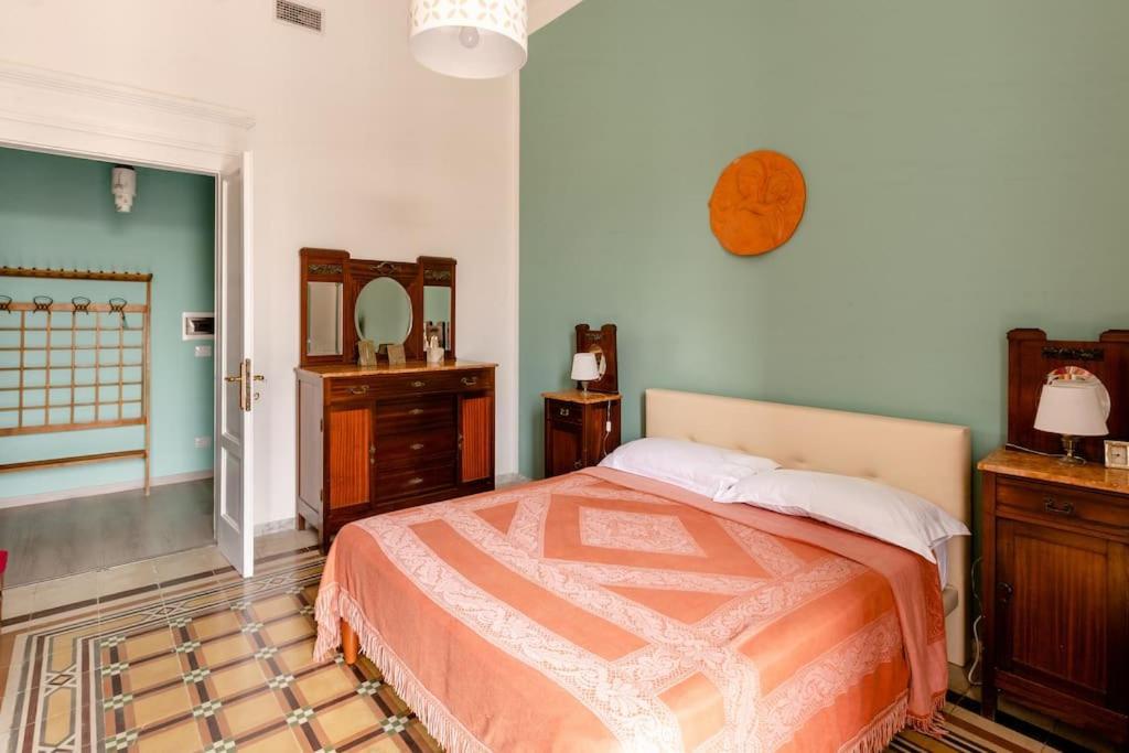 Casa Jole, Appartamento In Centro Бари Экстерьер фото