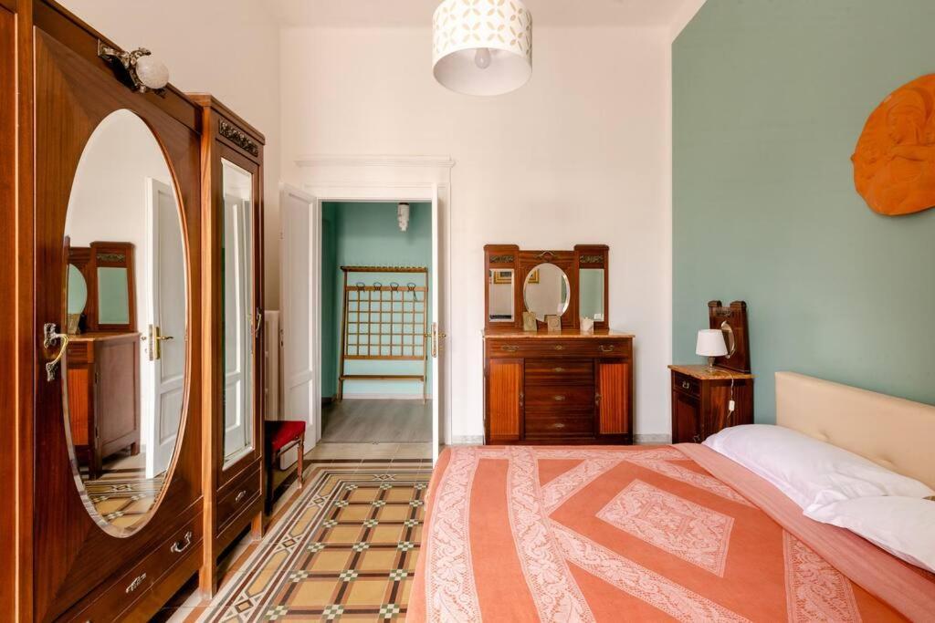 Casa Jole, Appartamento In Centro Бари Экстерьер фото